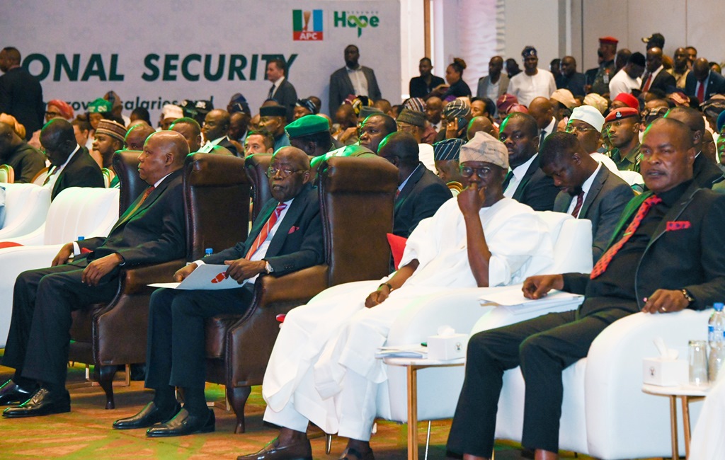 Tinubu meets business leaders in Lagos, presents economic blueprint