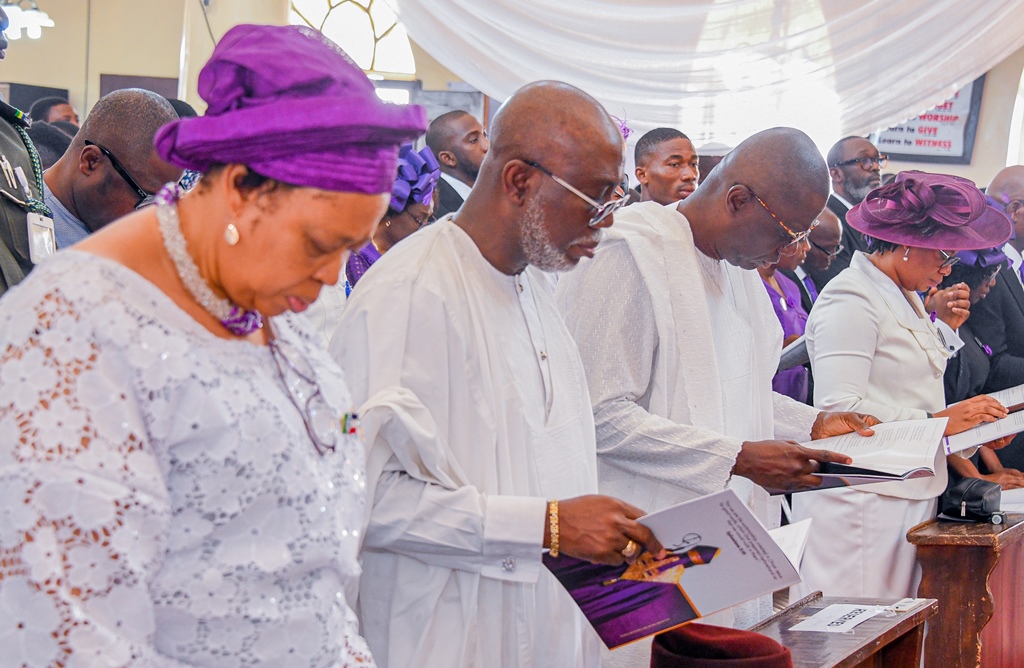 Sanwo-Olu, Anglican bishops, priests bid Archbishop Olumakaiye farewell