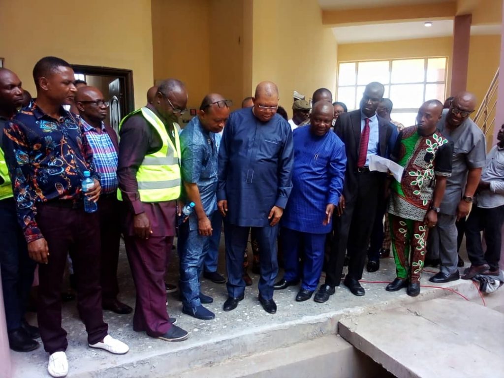 FG donates lecture theatre, offices to lecturers at UNIUYO