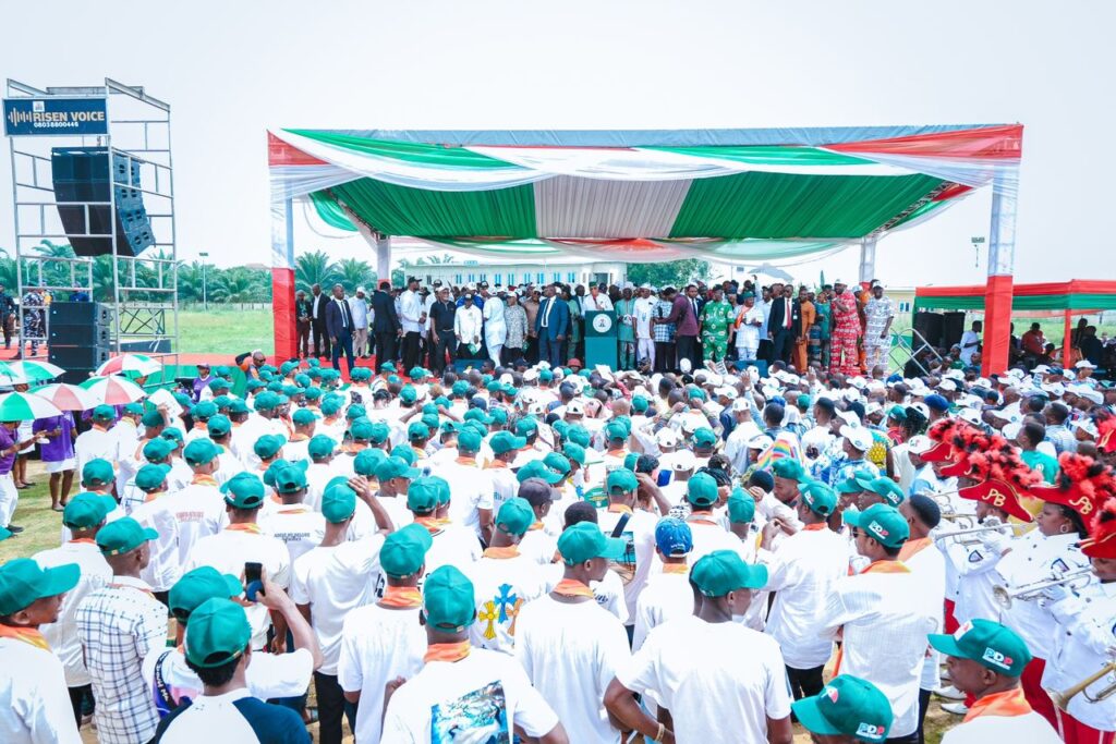 Over 37,000 opposition members decamp to PDPs in A’Ibom