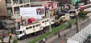 breaking-hoodlums-attack-rrs-operatives-in-lagos-video
