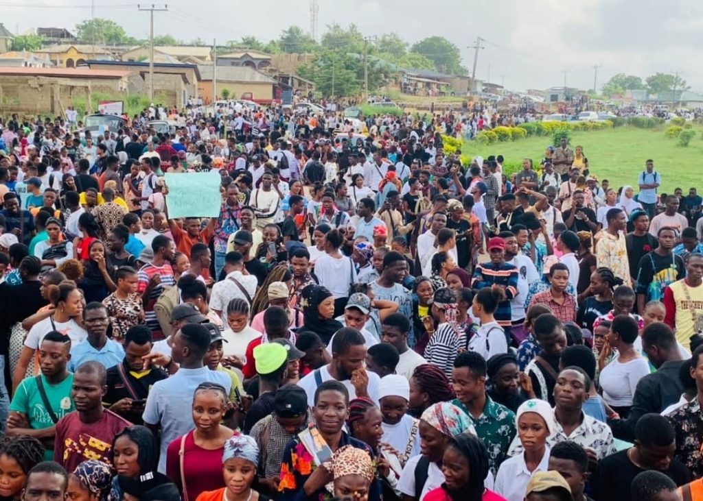 MAPOLY students protest over hike in fees