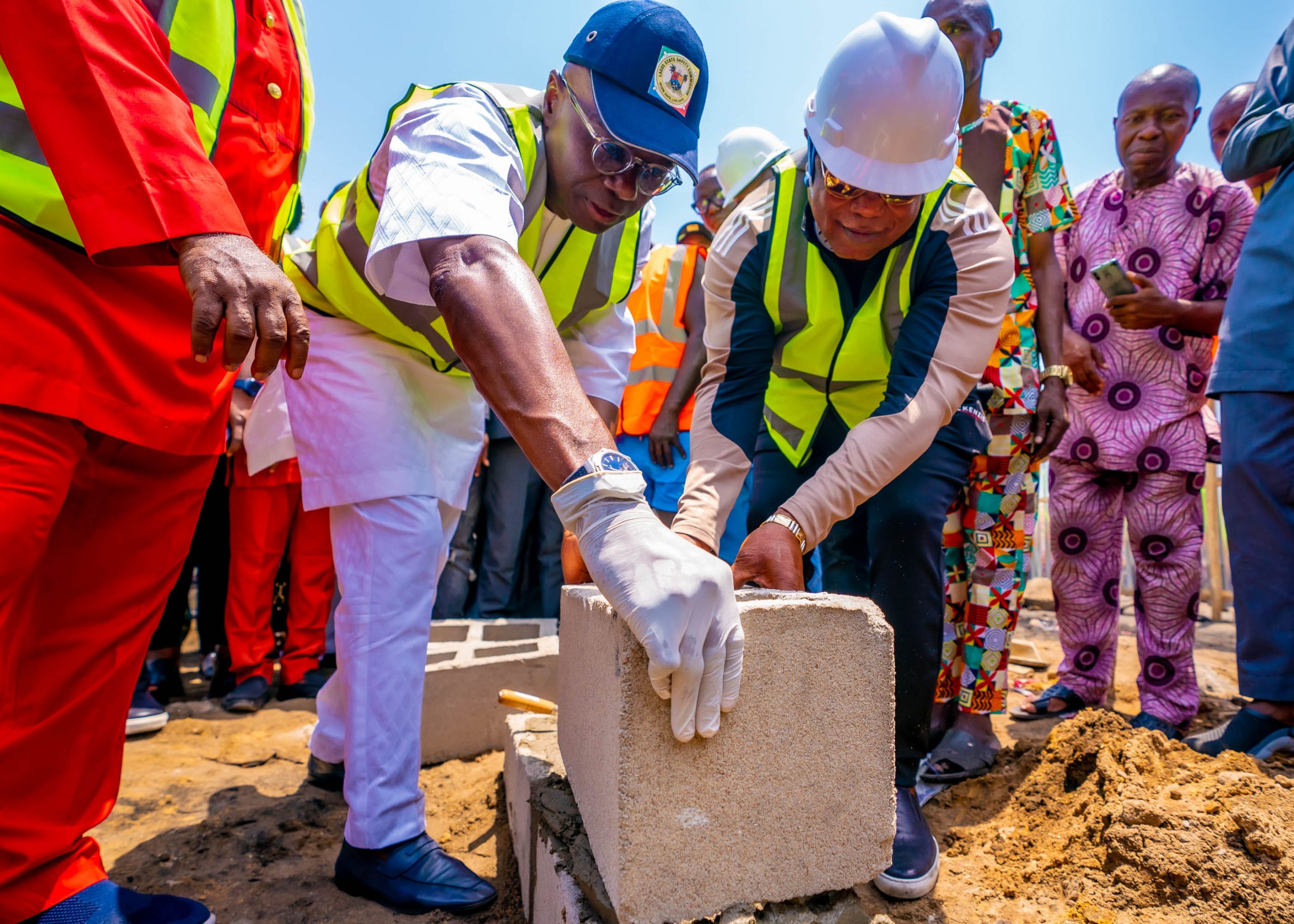 Akere Market fire: Sanwo-Olu compensates traders with N100m