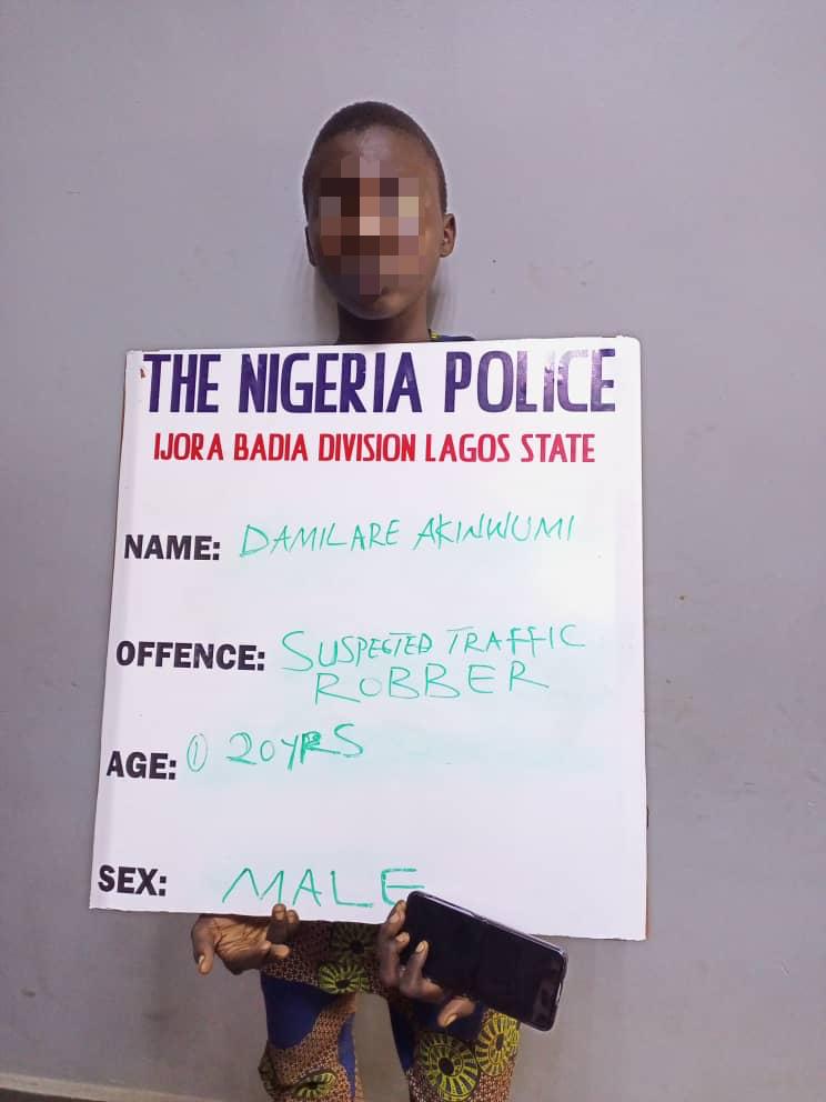 Police arrest 20-year-old suspected traffic robber, recover phone