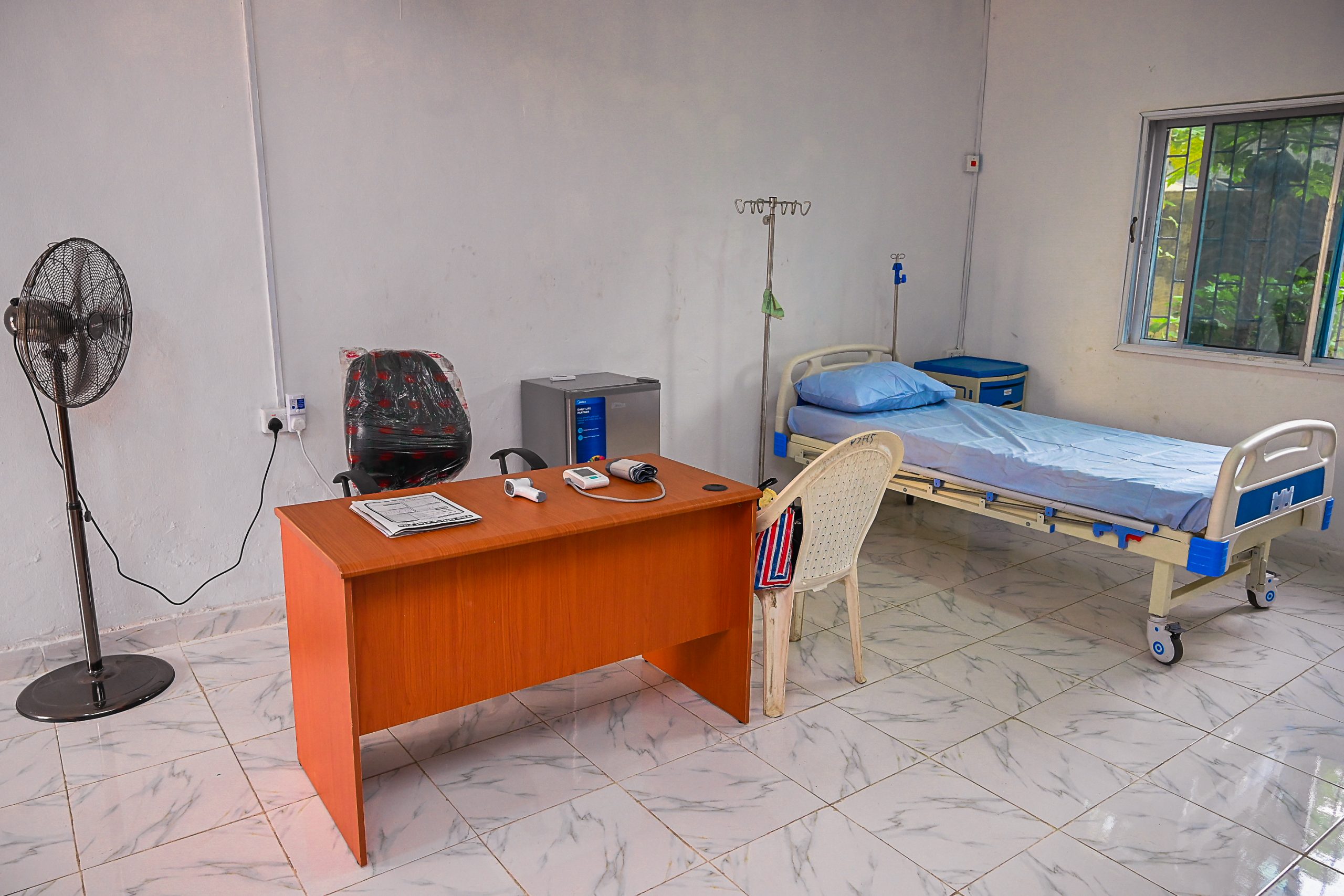 Lagos First Lady hands over sick bay to Dolphin Junior High School