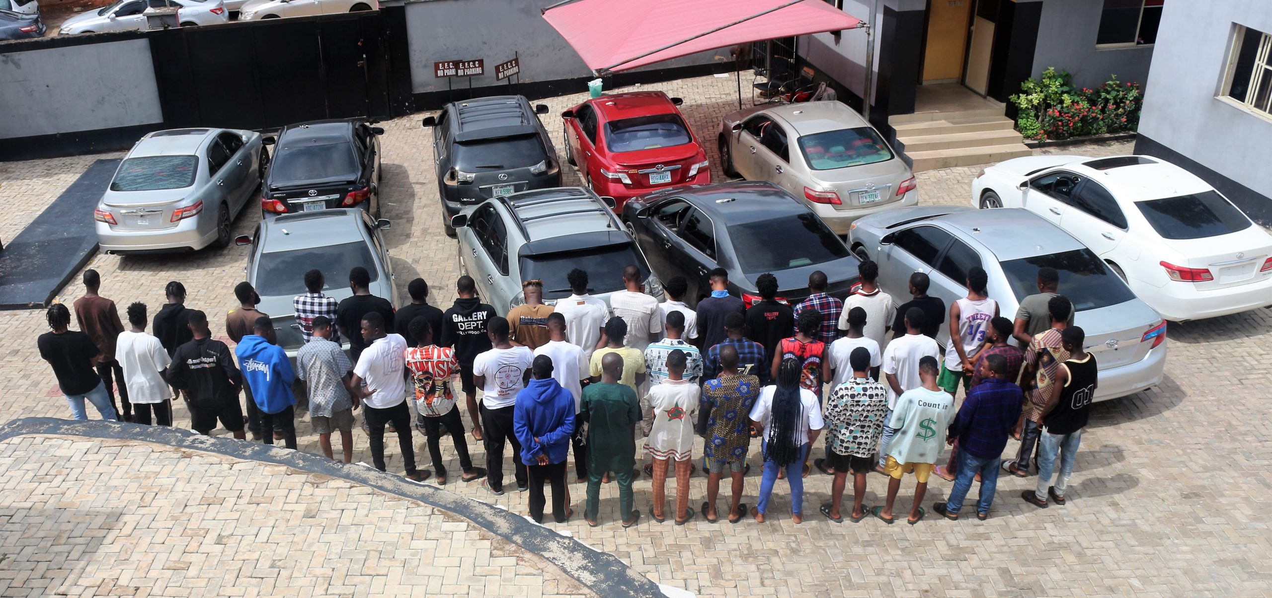 EFCC nabs 44 suspected Internet fraudsters in Ibadan