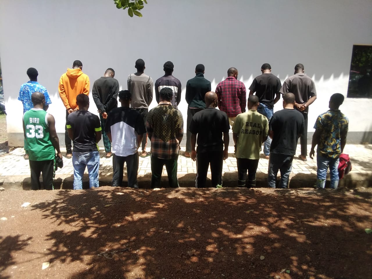 EFCC arrests 17 suspected Internet fraudsters in Enugu