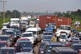 FG suspends work on Lagos-Ibadan expressway