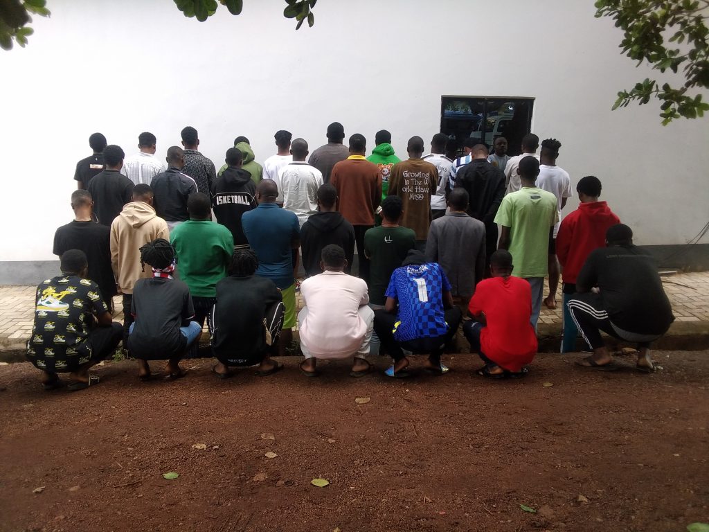 EFCC arrests 33 suspected Internet fraudsters in Enugu