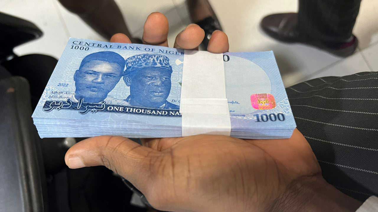 Naira plunges to N970 at Black Market