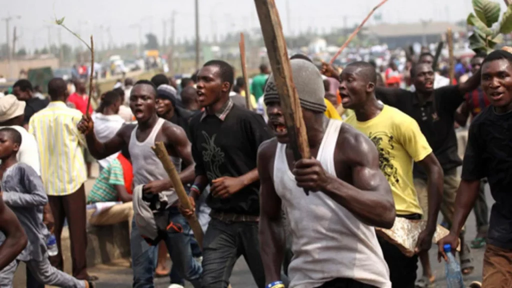 Hoodlums attack Radio Nigeria FM station in Kwara