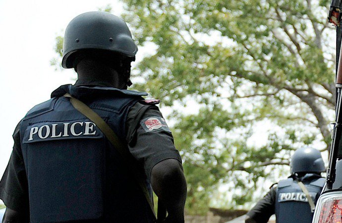 Two Lagos drivers knock down policemen, attempt to snatch rifle