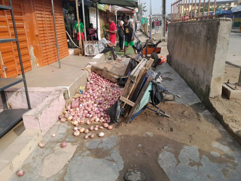 One killed as violent clashes rock Lagos market