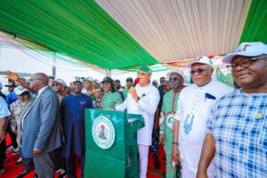 Over 37,000 opposition members decamp to PDPs in A’Ibom