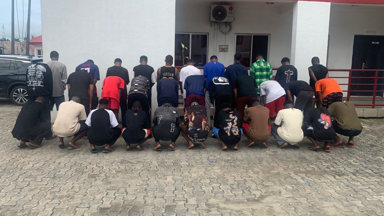 EFCC arrests 33 suspected Internet fraudsters, fake dollars in Port Harcourt