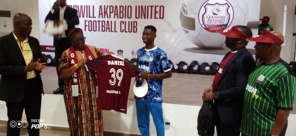 Godswill Akpabio United FC unveils 35 players in Uyo