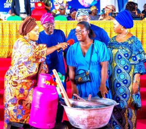 Sanwo-Olu supports 1,700 vulnerable Lagos residents with start-up cash