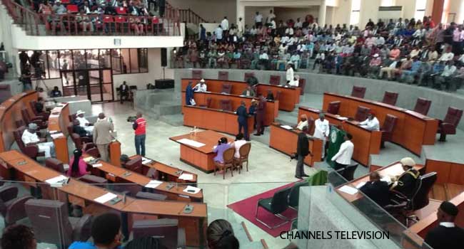 A'Ibom: 2 House members from PDP join APC