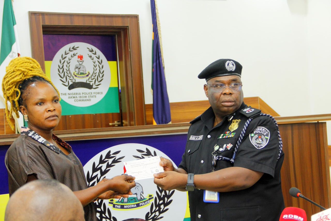 Death police officers: Police presents N37,280,296.36 to beneficiaries