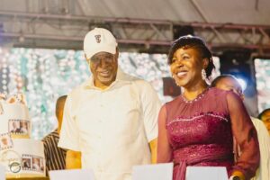 Sylva urges political leaders to give back to society