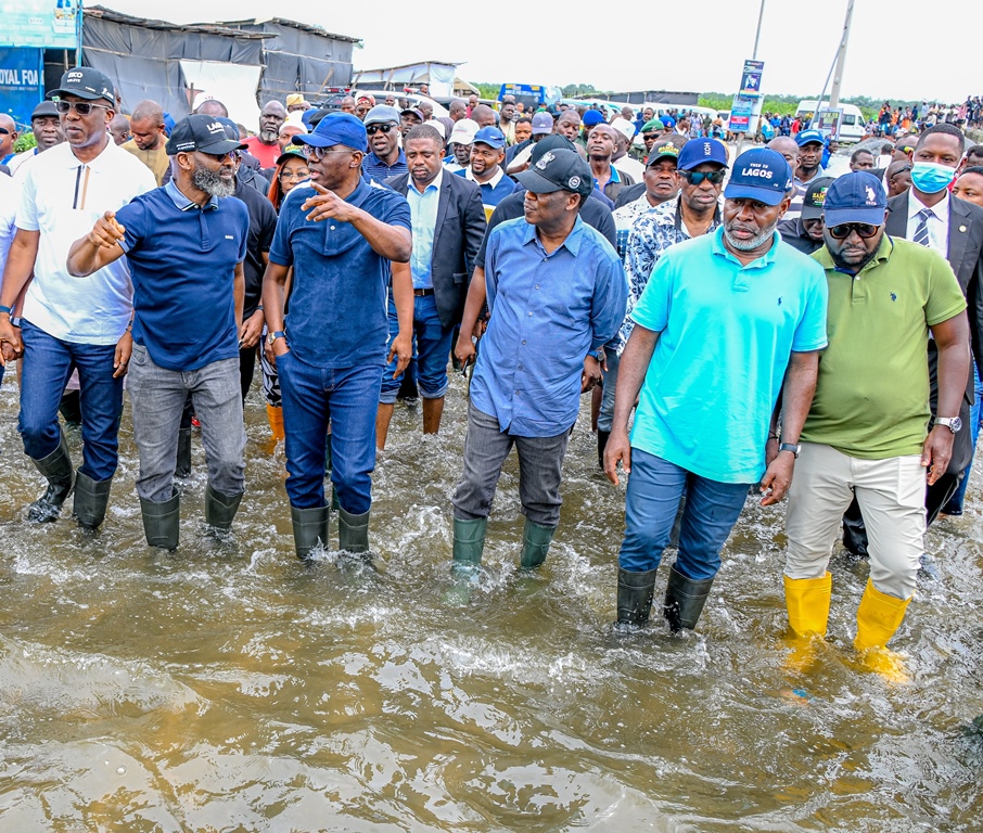 Sanwo-Olu wades through floods, pledges speedy drainage fixes