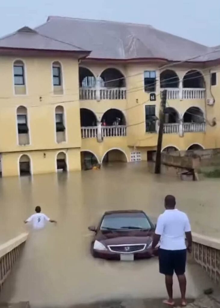 Residents of Uyo have called on the Akwa Ibom State Government to urgently tackle the city's persistent flooding following a downpour that inundated several communities on Wednesday, 8 July 2026, leaving homes and roads submerged, trapping residents indoors and disrupting movement across the state capital.
Journalists and other residents lamented the scale of the flooding, attributing it largely to blocked and poorly maintained drainage systems.