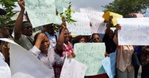C&rsquo;River LG workers protest 11 months&rsquo; unpaid salaries