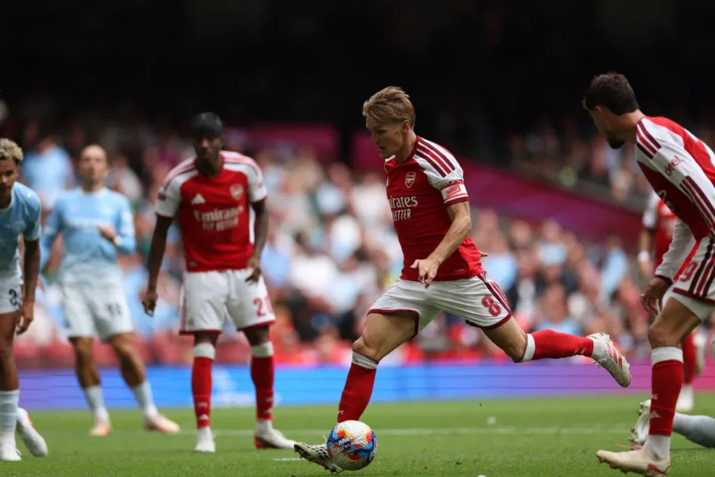 Arsenal sweep aside Man City to win Community Shield