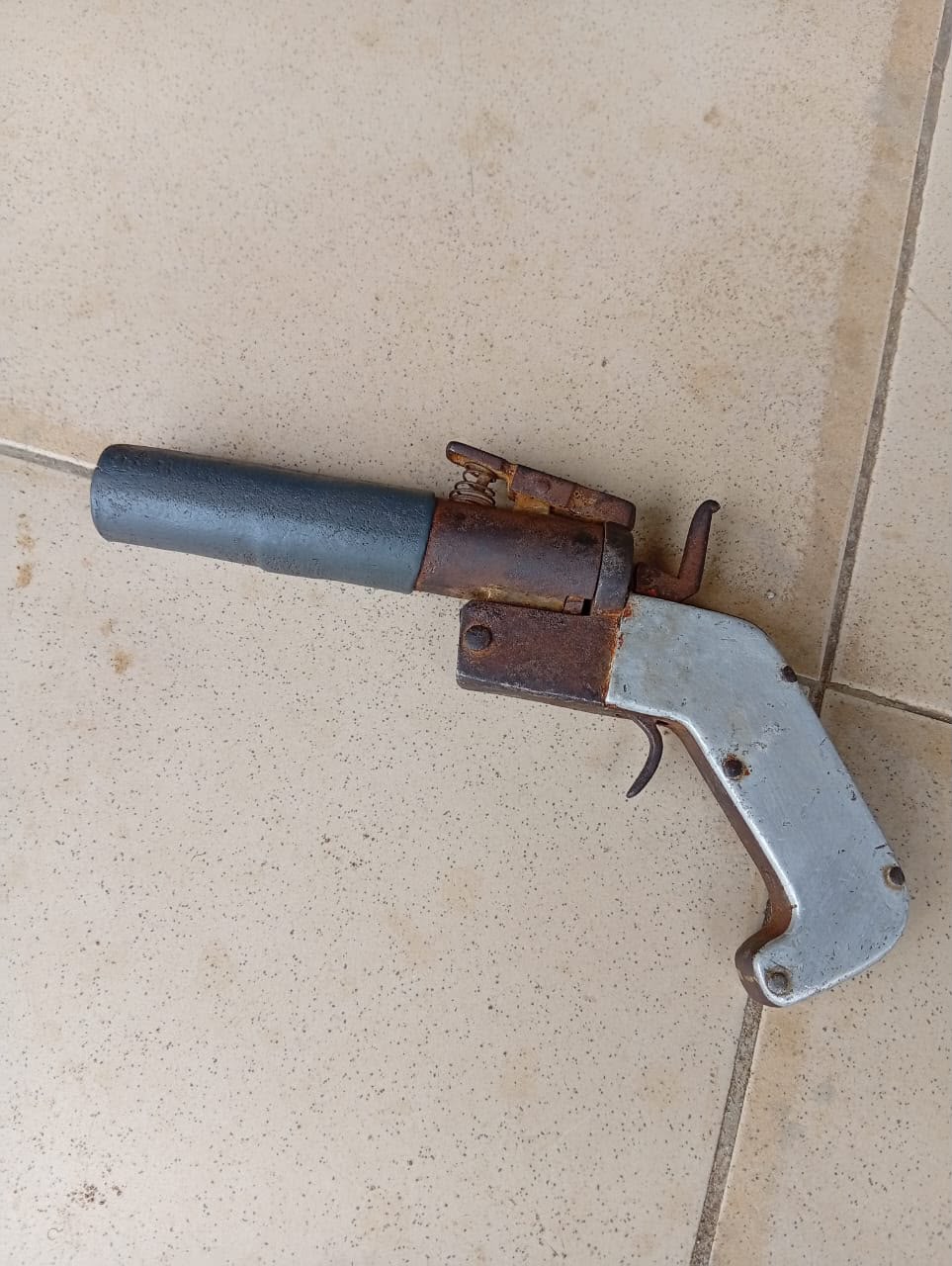 Police arrest armed suspect, recover firearm in Ikono