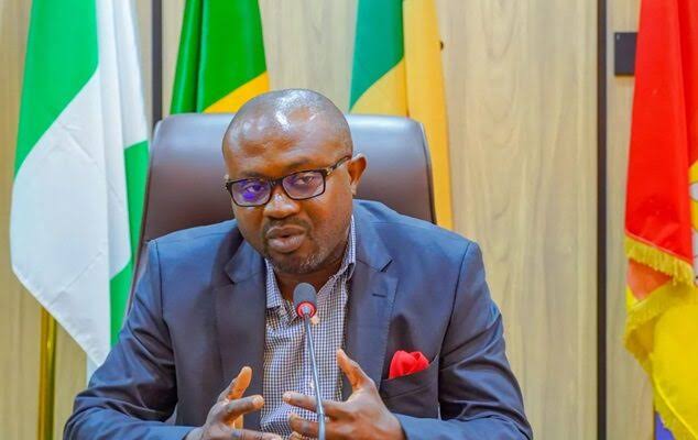 FG denies new passport fees for UK Nigerians